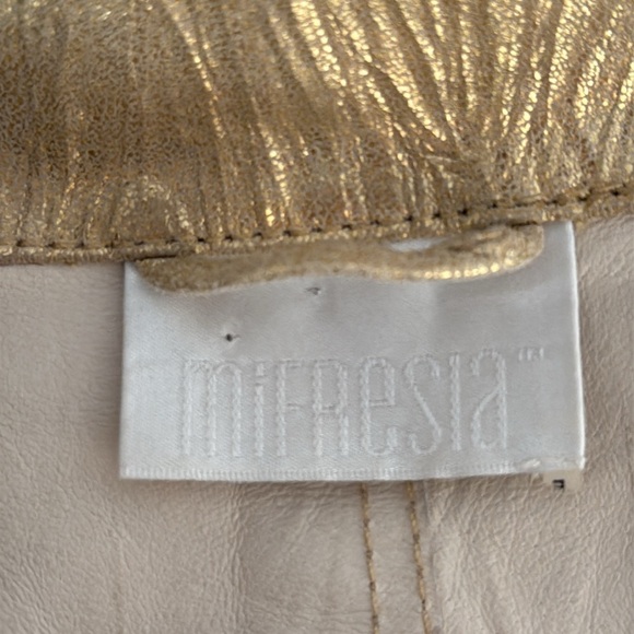 Mi Fresia | Gold Leather Blazer - Scalloped - Picture 5 of 7